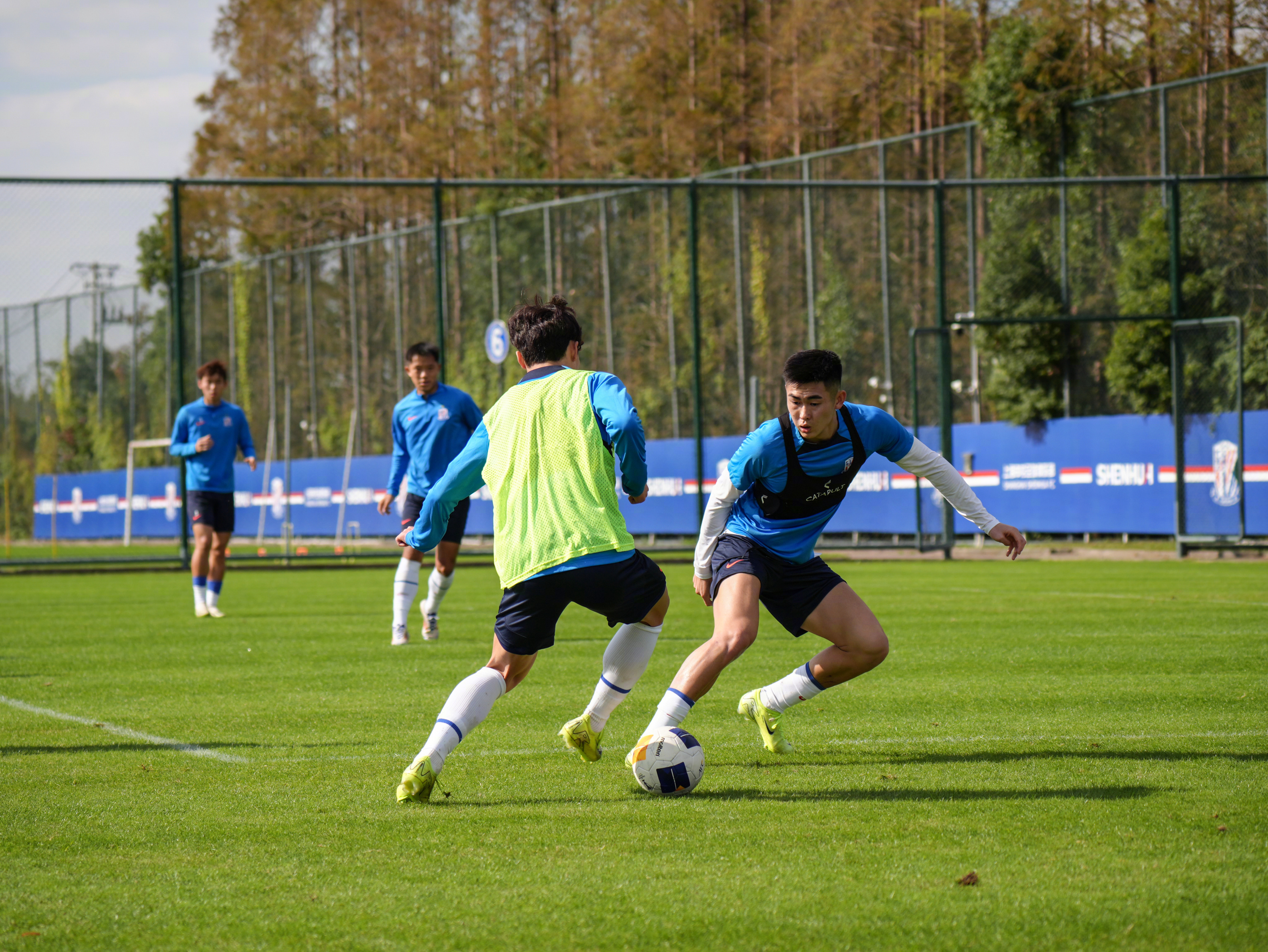 爱游戏-冲刺阶段体能课后，阿贾克斯迎来里程碑备战荷甲，话题不断，控场能力受关注的简单介绍